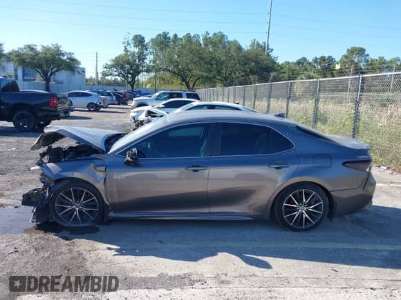 2021 Toyota Camry SE Nightshade z VIN 4T1G11AK4MU440265, wystawiony jako IAAI lot #41535749 z przebiegiem 52 168 mil mil oraz . Historia ofert i sprzedaży dostępna na DreamBid. Obrazek 14.