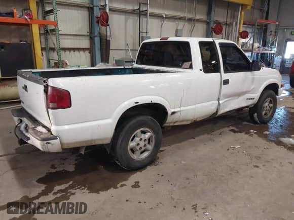 2000 Chevrolet S-10 LS с VIN 1GCDT19WXYK179539, выставлен на аукционе IAAI как лот 41272595 с пробегом 242 149 миль миль и . История ставок и продаж доступна на DreamBid. Изображение 4.