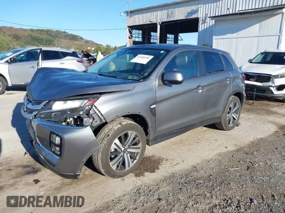 2021 Mitsubishi Outlander ES z VIN JA4ARUAU1MU005297, wystawiony jako IAAI lot #43400284 z przebiegiem 47 525 mil mil oraz . Historia ofert i sprzedaży dostępna na DreamBid. Obrazek 2.