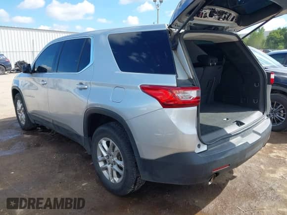 2019 Chevrolet Traverse LS z VIN 1GNERFKW7KJ186981, wystawiony jako IAAI lot #43303144 z przebiegiem 130 898 mil mil oraz . Historia ofert i sprzedaży dostępna na DreamBid. Obrazek 3.