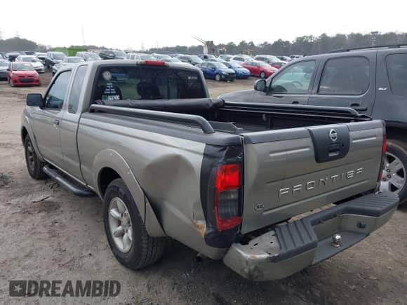 2003 Nissan Frontier XE z VIN 1N6DD26T93C408967, wystawiony jako IAAI lot #41496701 z przebiegiem 181 111 mil mil oraz . Historia ofert i sprzedaży dostępna na DreamBid. Obrazek 3.
