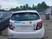 2016 Chevrolet Sonic LS z VIN 1G1JA6SHXG4177027, wystawiony jako IAAI lot #42797002 z przebiegiem 123 959 mil mil oraz . Historia ofert i sprzedaży dostępna na DreamBid. Obrazek 16.