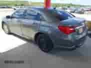 2013 Chrysler 200 Touring z VIN 1C3CCBBB4DN550958, wystawiony jako IAAI lot #43320654 z przebiegiem 127 850 mil mil oraz . Historia ofert i sprzedaży dostępna na DreamBid. Obrazek 3.