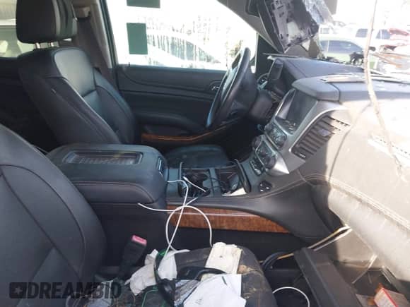 2017 Chevrolet Suburban Premier с VIN 1GNSKJKC6HR225604, выставлен на аукционе IAAI как лот 40962301 с пробегом Не указан миль и . История ставок и продаж доступна на DreamBid. Изображение 5.