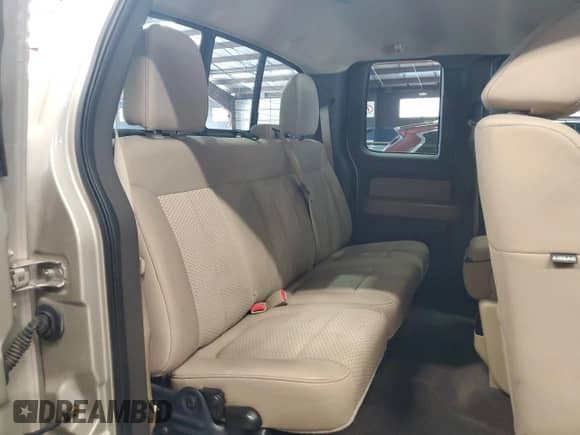 2010 Ford F-150 XL z VIN 1FTEX1E85AFB24088, wystawiony jako Copart lot #89922335 z przebiegiem 87 404 mil mil oraz Czysty tytuł • Clean title. Historia ofert i sprzedaży dostępna na DreamBid. Obrazek 10.