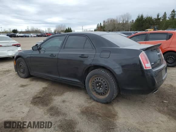 2014 Chrysler 300 z VIN 2C3CCARG8EH305991, wystawiony jako Copart lot #55731665 z przebiegiem 138 801 mil mil oraz Szkoda całkowita • Salvage title. Historia ofert i sprzedaży dostępna na DreamBid. Obrazek 2.
