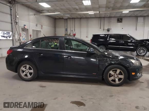 2013 Chevrolet Cruze 1LT z VIN 1G1PC5SB2D7316927, wystawiony jako IAAI lot #43012100 z przebiegiem 136 261 mil mil oraz . Historia ofert i sprzedaży dostępna na DreamBid. Obrazek 13.