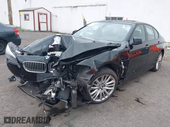 2011 BMW 5 Series 550i с VIN WBAFR9C53BC270107, выставлен на аукционе IAAI как лот 40350375 с пробегом 54 300 миль миль и . История ставок и продаж доступна на DreamBid. Изображение 17.