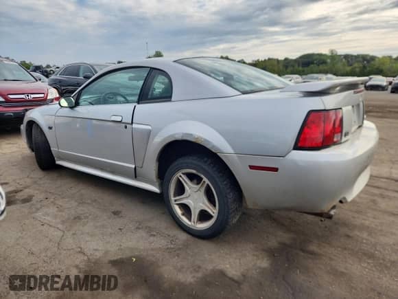 2001 Ford Mustang GT Deluxe с VIN 1FAFP42X31F132388, выставлен на аукционе Copart как лот 70683905 с пробегом 149 365 миль миль и На запчасти • Non repairable. История ставок и продаж доступна на DreamBid. Изображение 2.