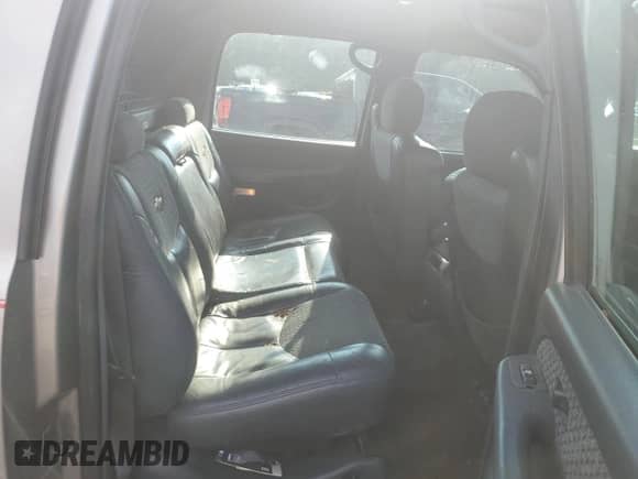 2002 Chevrolet Avalanche z VIN 3GNEK13T12G110184, wystawiony jako Copart lot #66892025 z przebiegiem 168 565 mil mil oraz Szkoda całkowita • Salvage title. Historia ofert i sprzedaży dostępna na DreamBid. Obrazek 10.