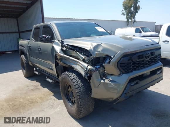 2024 Toyota Tacoma SR5 с VIN 3TMLB5JNXRM043401, выставлен на аукционе IAAI как лот 42745819 с пробегом 12 081 миль миль и . История ставок и продаж доступна на DreamBid. Изображение 6.