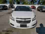 2013 Chevrolet Cruze 2LT z VIN 1G1PE5SB9D7245266, wystawiony jako Copart lot #70882115 z przebiegiem 152 070 mil mil oraz Czysty tytuł • Clean title. Historia ofert i sprzedaży dostępna na DreamBid. Obrazek 5.