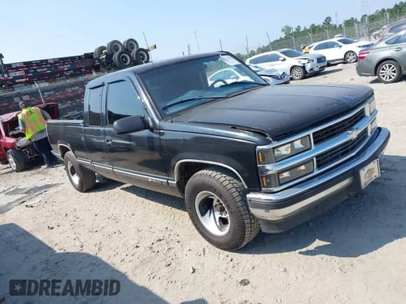 1998 Chevrolet Silverado 1500 z VIN 2GCEC19R7W1103854, wystawiony jako IAAI lot #43234033 z przebiegiem 276 944 mil mil oraz . Historia ofert i sprzedaży dostępna na DreamBid. Obrazek 1.