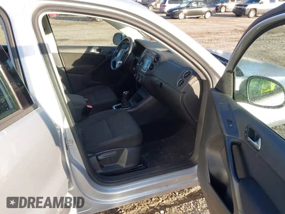 2015 Volkswagen Tiguan SEL с VIN WVGBV7AXXFW547258, выставлен на аукционе IAAI как лот 43497529 с пробегом 131 508 миль миль и . История ставок и продаж доступна на DreamBid. Изображение 5.