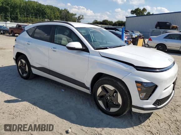 2025 Hyundai Kona SEL с VIN KM8HC3A6XSU031231, выставлен на аукционе Copart как лот 71281185 с пробегом 936 миль миль и Списание • Salvage title. История ставок и продаж доступна на DreamBid. Изображение 4.