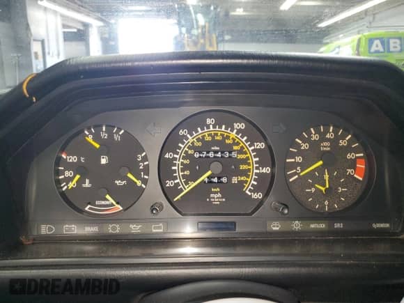 1986 Mercedes-Benz 300 E with VIN WDBEA30D7GA275777, listed as a Copart auction lot 69126415 with 76,435 mi miles and Clean title. Bid and sale history available at DreamBid. Image 9.