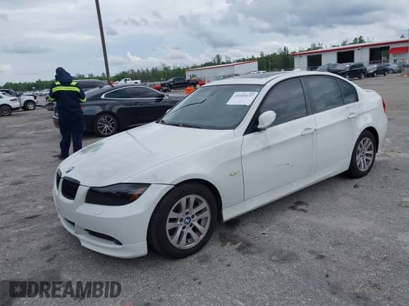 2007 BMW 3 Series 328xi z VIN WBAVC93577KX60169, wystawiony jako IAAI lot #43103137 z przebiegiem 167 734 mil mil oraz . Historia ofert i sprzedaży dostępna na DreamBid. Obrazek 2.