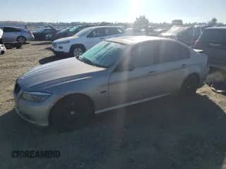 2010 BMW 3 Series 328i z VIN WBAPH5C57AA439099, wystawiony jako Copart lot #86771145 z przebiegiem 109 064 mil mil oraz Szkoda całkowita • Salvage title. Historia ofert i sprzedaży dostępna na DreamBid. Obrazek 1.