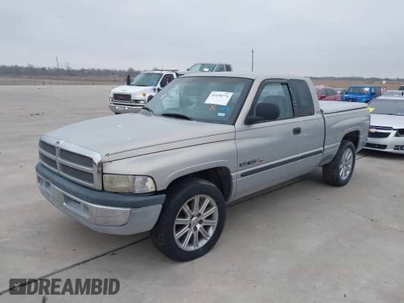 2000 Dodge 1500 с VIN 1B7HC13Y7YJ100247, выставлен на аукционе IAAI как лот 41430771 с пробегом 151 429 миль миль и . История ставок и продаж доступна на DreamBid. Изображение 2.