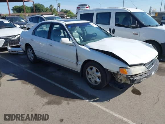 1996 Honda Accord EX z VIN 1HGCE6679TA020995, wystawiony jako IAAI lot #42204592 z przebiegiem 198 263 mil mil oraz . Historia ofert i sprzedaży dostępna na DreamBid. Obrazek 1.