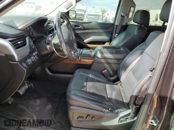 2015 Chevrolet Tahoe LTZ z VIN 1GNSKCKC8FR273307, wystawiony jako Copart lot #82786355 z przebiegiem 181 563 mil mil oraz Czysty tytuł • Clean title. Historia ofert i sprzedaży dostępna na DreamBid. Obrazek 7.