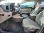 2018 Hyundai Elantra SEL с VIN 5NPD84LFXJH370023, выставлен на аукционе Copart как лот 69817375 с пробегом 63 506 миль миль и Списание • Salvage title. История ставок и продаж доступна на DreamBid. Изображение 7.