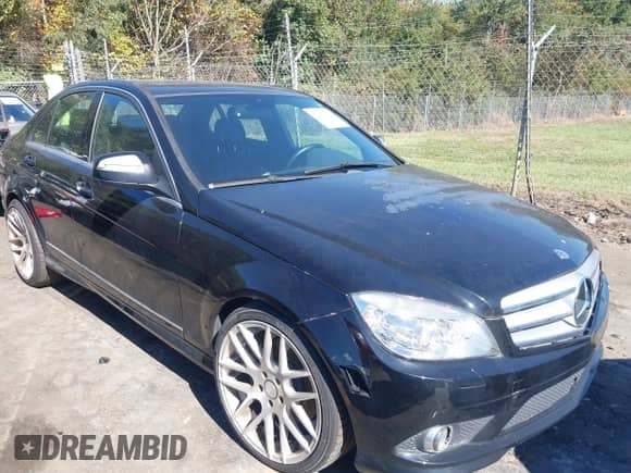 2009 Mercedes-Benz C 350 Sport z VIN WDDGF56XX9R057433, wystawiony jako IAAI lot #43468616 z przebiegiem 159 580 mil mil oraz . Historia ofert i sprzedaży dostępna na DreamBid. Obrazek 13.