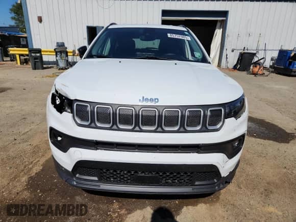 2022 Jeep Compass Latitude with VIN 3C4NJCBB9NT138276, listed as a Copart auction lot 85752985 with 58,022 mi miles and Salvage title. Bid and sale history available at DreamBid. Image 5.