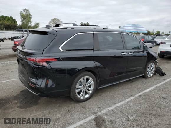 2022 Toyota Sienna Platinum с VIN 5TDERKEC8NS085748, выставлен на аукционе Copart как лот 52972275 с пробегом 32 817 миль миль и Списание • Salvage title. История ставок и продаж доступна на DreamBid. Изображение 3.