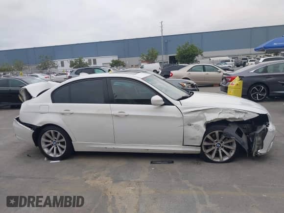 2011 BMW 3 Series 328i с VIN WBAPH5G59BNM75221, выставлен на аукционе IAAI как лот 43402293 с пробегом 155 551 миль миль и . История ставок и продаж доступна на DreamBid. Изображение 13.