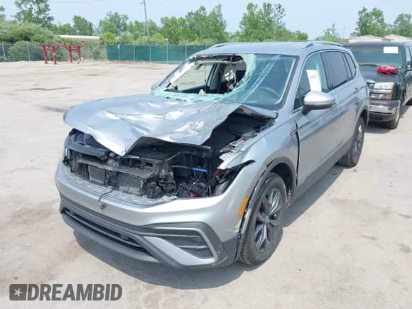 2024 Volkswagen Tiguan SE с VIN 3VV2B7AX2RM012282, выставлен на аукционе IAAI как лот 42494371 с пробегом 37 373 миль миль и . История ставок и продаж доступна на DreamBid. Изображение 6.