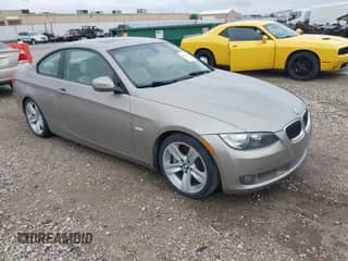 2010 BMW 3 Series 335i z VIN WBAWB7C55AP049009, wystawiony jako IAAI lot #42527703 z przebiegiem 121 974 mil mil oraz . Historia ofert i sprzedaży dostępna na DreamBid. Obrazek 1.