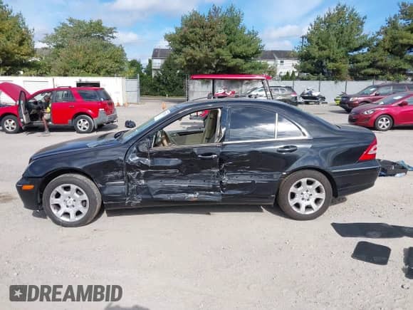 2005 Mercedes-Benz C 240 z VIN WDBRF61J85A787120, wystawiony jako IAAI lot #43391262 z przebiegiem 219 871 mil mil oraz . Historia ofert i sprzedaży dostępna na DreamBid. Obrazek 14.