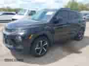 2021 Chevrolet TrailBlazer RS z VIN KL79MUSL1MB137577, wystawiony jako IAAI lot #42180188 z przebiegiem 71 343 mil mil oraz . Historia ofert i sprzedaży dostępna na DreamBid. Obrazek 2.