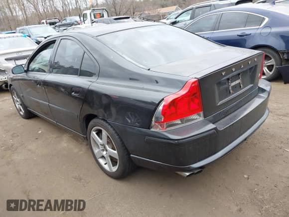 2006 Volvo S60 2.5L Turbo R с VIN YV1RH527762506729, выставлен на аукционе IAAI как лот 41653347 с пробегом 196 901 миль миль и . История ставок и продаж доступна на DreamBid. Изображение 3.
