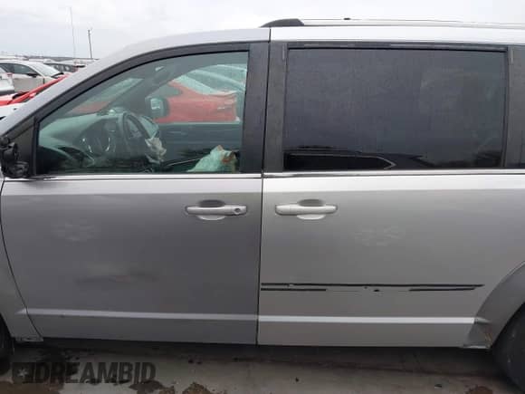 2019 Dodge Grand Caravan SXT z VIN 2C4RDGCG2KR802829, wystawiony jako IAAI lot #41348556 z przebiegiem 144 289 mil mil oraz . Historia ofert i sprzedaży dostępna na DreamBid. Obrazek 15.