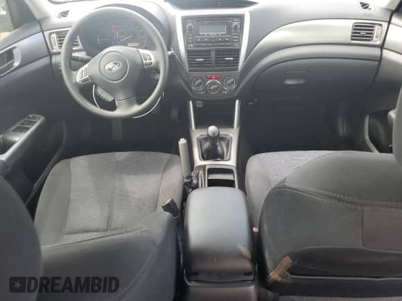 2013 Subaru Forester X z VIN JF2SHABC6DG404501, wystawiony jako Copart lot #64898635 z przebiegiem 137 175 mil mil oraz Szkoda całkowita • Salvage title. Historia ofert i sprzedaży dostępna na DreamBid. Obrazek 8.