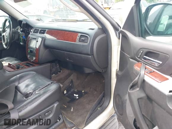 2012 Chevrolet Suburban LTZ z VIN 1GNSCKE08CR218960, wystawiony jako IAAI lot #41758564 z przebiegiem 186 393 mil mil oraz . Historia ofert i sprzedaży dostępna na DreamBid. Obrazek 5.