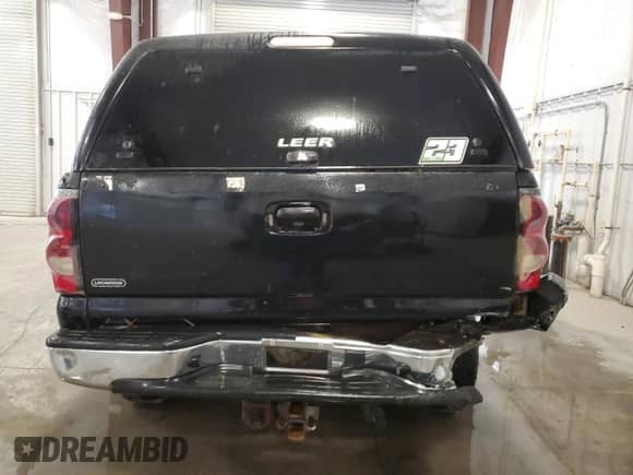 2004 Chevrolet Silverado 2500 LS with VIN 1GCGK23U04F210930, listed as a Copart auction lot 75218284 with 205,385 mi miles and Salvage title. Bid and sale history available at DreamBid. Image 6.