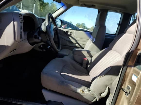 2003 Chevrolet S-10 LS с VIN 1GCCS19H338135453, выставлен на аукционе Copart как лот 86816654 с пробегом Не указан миль и Списание • Salvage title. История ставок и продаж доступна на DreamBid. Изображение 7.