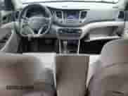 2017 Hyundai Tucson Eco z VIN KM8J3CA28HU394103, wystawiony jako Copart lot #71123465 z przebiegiem 96 806 mil mil oraz Szkoda całkowita • Salvage title. Historia ofert i sprzedaży dostępna na DreamBid. Obrazek 8.