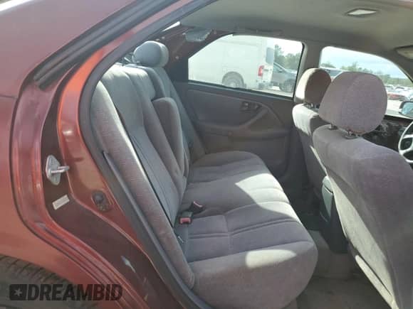 1999 Toyota Camry LE z VIN 4T1BG22K8XU580000, wystawiony jako Copart lot #84918425 z przebiegiem Nie podano mil oraz Szkoda całkowita • Salvage title. Historia ofert i sprzedaży dostępna na DreamBid. Obrazek 10.