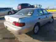 1996 Toyota Camry DX z VIN 4T1BG12K4TU818638, wystawiony jako IAAI lot #41444247 z przebiegiem 348 830 mil mil oraz . Historia ofert i sprzedaży dostępna na DreamBid. Obrazek 4.