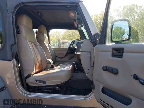 2005 Jeep Wrangler Rubicon z VIN 1J4FA69S35P380944, wystawiony jako IAAI lot #42095879 z przebiegiem 182 176 mil mil oraz . Historia ofert i sprzedaży dostępna na DreamBid. Obrazek 5.