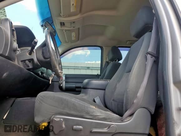 2008 Chevrolet Silverado 1500 2LT z VIN 2GCEK133981130094, wystawiony jako Copart lot #71522615 z przebiegiem 213 184 mil mil oraz Szkoda całkowita • Salvage title. Historia ofert i sprzedaży dostępna na DreamBid. Obrazek 7.