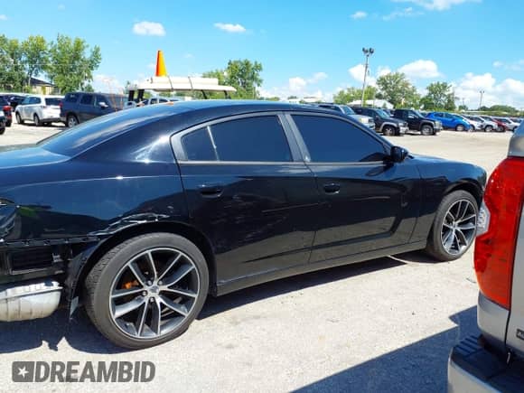 2014 Dodge Charger SE z VIN 2C3CDXBG2EH130065, wystawiony jako IAAI lot #43110340 z przebiegiem 203 694 mil mil oraz . Historia ofert i sprzedaży dostępna na DreamBid. Obrazek 14.