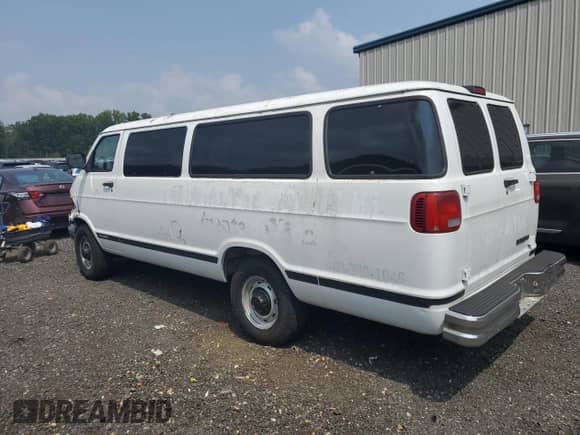 2000 Dodge Passenger with VIN 2B5WB35Z1YK102195, listed as a Copart auction lot 68129535 with 89,129 mi miles and Salvage title. Bid and sale history available at DreamBid. Image 2.