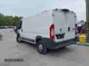 2018 Ram ProMaster Cargo z VIN 3C6TRVAG6JE132384, wystawiony jako IAAI lot #43243669 z przebiegiem 312 073 mil mil oraz . Historia ofert i sprzedaży dostępna na DreamBid. Obrazek 3.