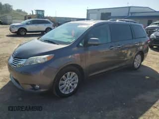 2011 Toyota Sienna XLE z VIN 5TDDK3DC7BS011546, wystawiony jako Copart lot #84568805 z przebiegiem 206 139 mil mil oraz Czysty tytuł • Clean title. Historia ofert i sprzedaży dostępna na DreamBid. Obrazek 1.