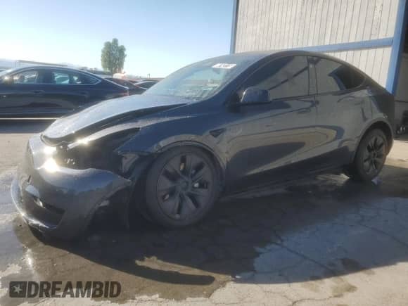 2024 Tesla Model Y z VIN 7SAYGDED5RF202755, wystawiony jako Copart lot #80743115 z przebiegiem 44 495 mil mil oraz Czysty tytuł • Clean title. Historia ofert i sprzedaży dostępna na DreamBid. Obrazek 1.